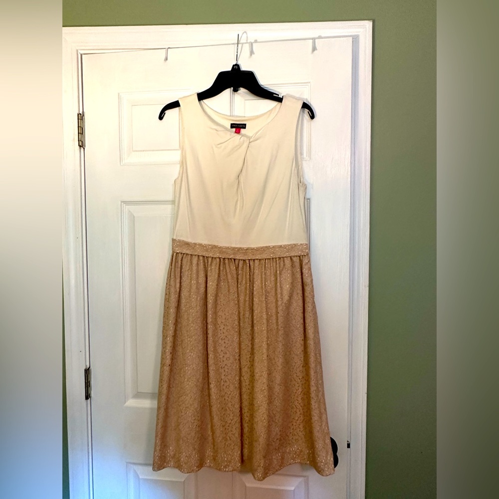 Vince Camuto Dress. Eyelet skirt with pockets and cotton white too. Size 8
